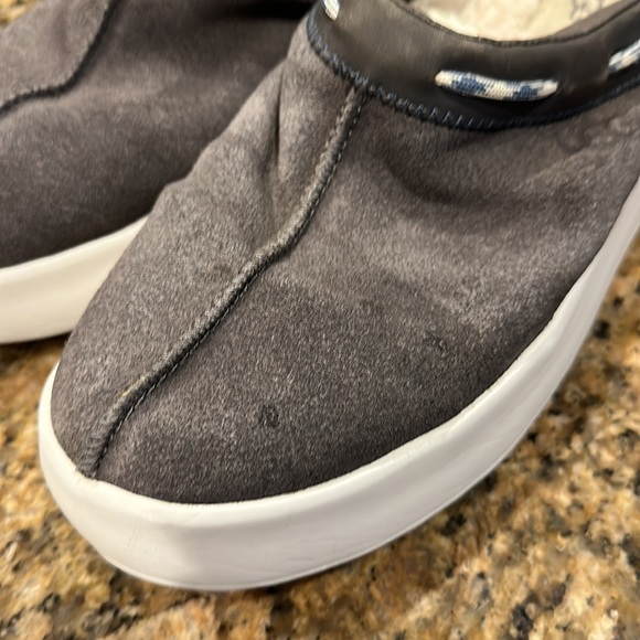 💕Women’s Ugg Slip on Sneakers Size 9 Excellent condition💕 - Picture 3 of 6